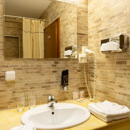 Max فندق براتسيلافا