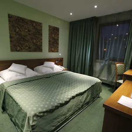 Max براتسيلافا