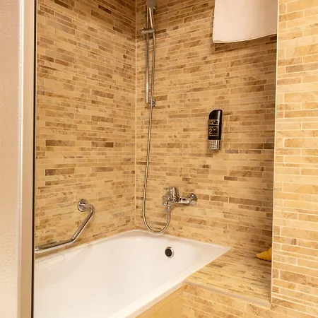 Max Hotel 3*
