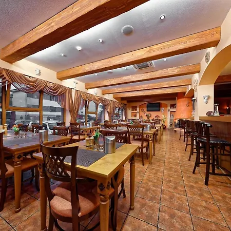 فندق Max براتسيلافا