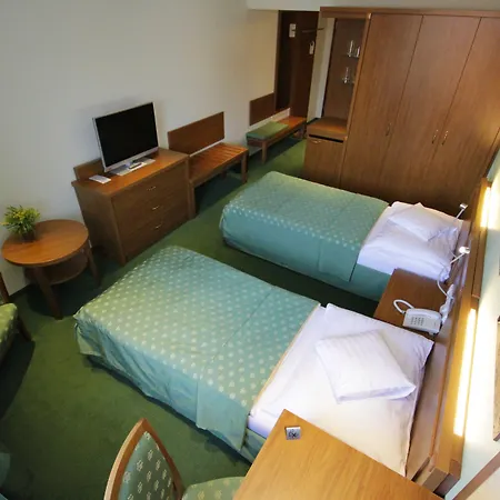 Max براتسيلافا