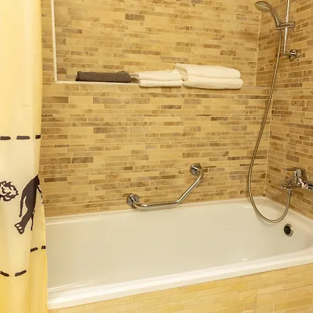 Max ברטיסלאבה